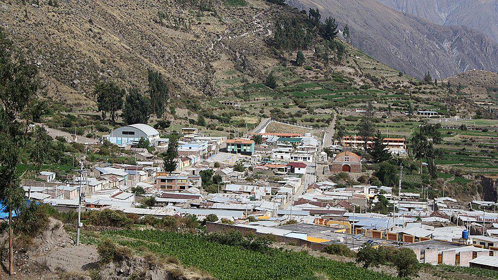 El distrito de Ubinas celebra su aniversario al pie del volcán