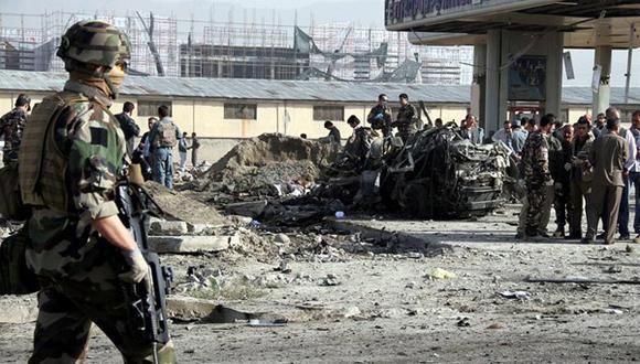 Afganistán: Ataque suicida en cuartel de Policía deja 12 muertos