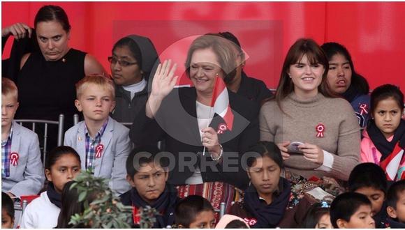 Parada Militar: Primera dama se sentó junto a sus familiares en otro palco