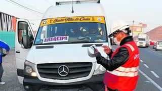 Las miniván hacen mal uso de permiso en servicio de pasajeros en Arequipa