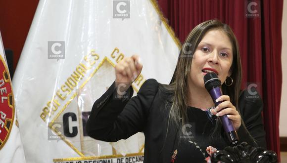 Yeni Vilcatoma en Huancayo: “Fiscal debe pedir impedimento de salida del país de Nadine Heredia”