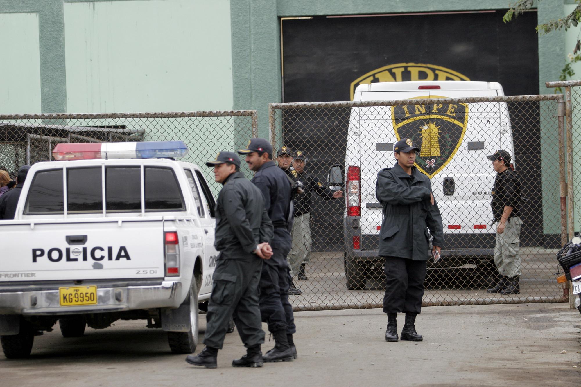 Sorprenden a policía ebrio dentro del penal El Milagro