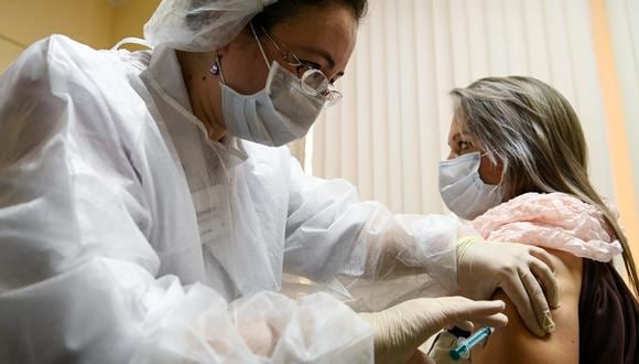 Violeta Bermúdez, presidenta del Consejo de Ministros, dio la fecha estimada de la llegada de la vacuna contra el coronavirus (Foto: AFP)