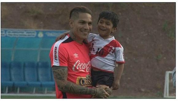 ​Paolo Guerrero tuvo este tierno gesto con niño cusqueño (VIDEO)