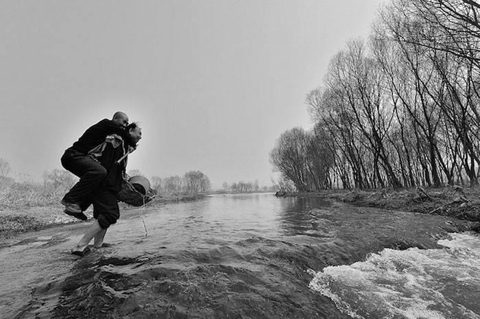 China: ​Un hombre ciego y su amigo sin brazos han plantado más de 10.000 árboles para proteger el medio ambiente