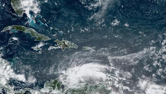 Fotografía satelital cedida este miércoles por la Administración Nacional de Océanos y Atmósfera (NOAA) de Estados Unidos a través del Centro Nacional de Huracanes (NHC) donde se aprecia la localización del ciclón "Dos" en el Atlántico. (Foto: EFE/ NOAA-NHC)