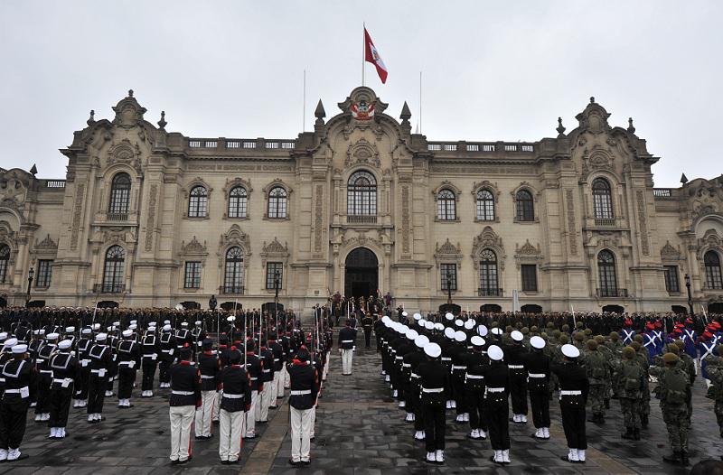 Refuerzan seguridad en Palacio tras hallar bomba en vehículo de asesor de Nadine