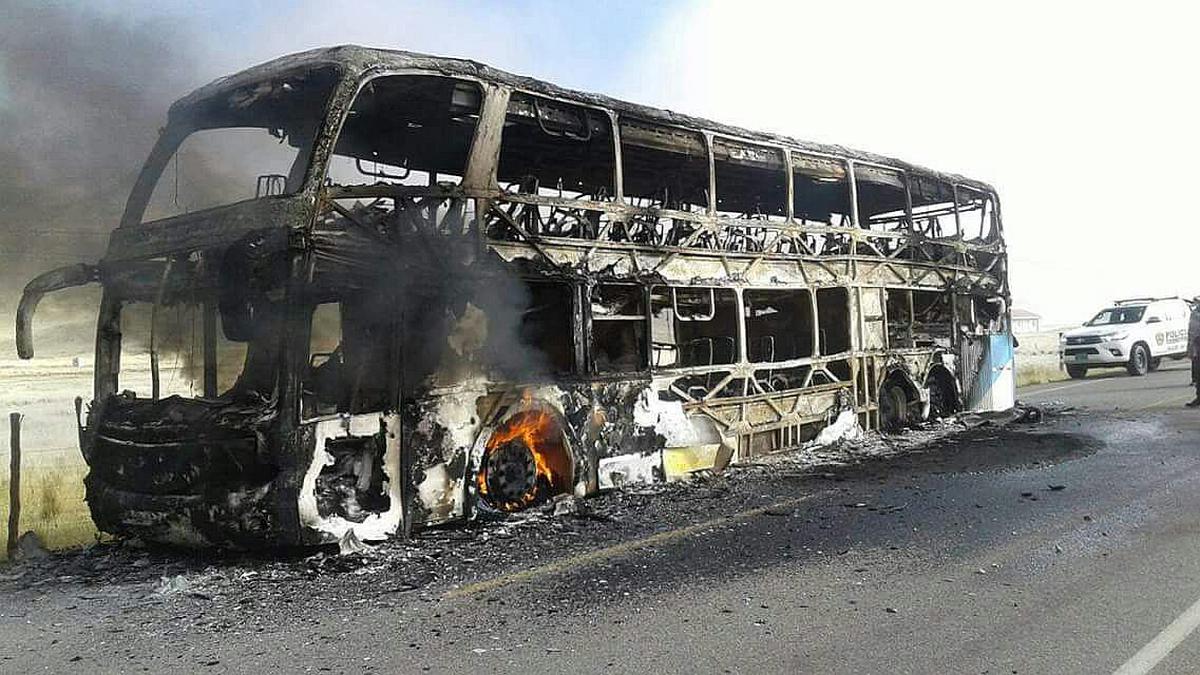 Bus de empresa Águila Dorada se incendia en la carretera Interoceánica |  EDICION | CORREO