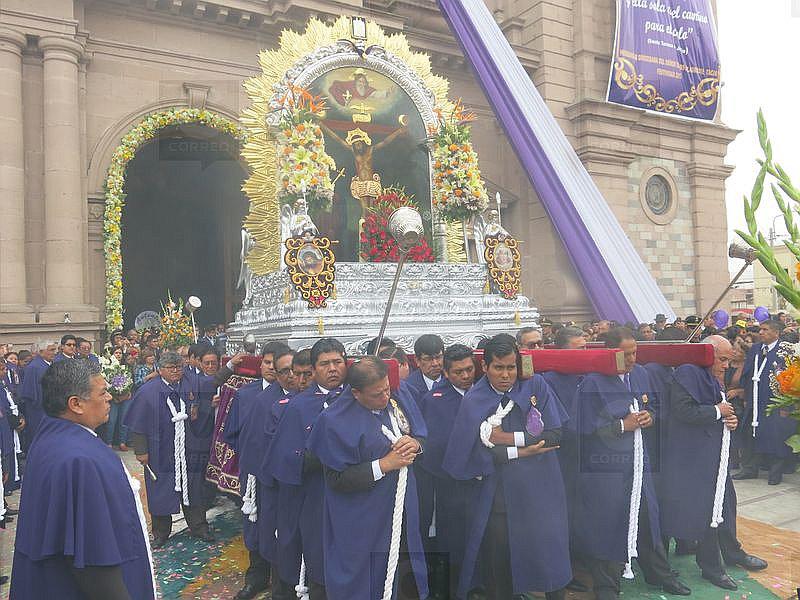 Señor de los Milagros vuelve a recorrer calles de Tacna