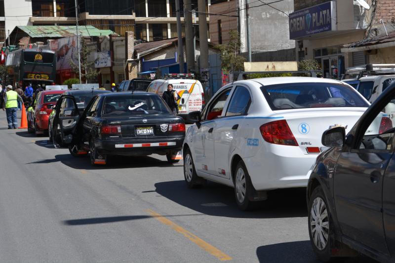La Oroya: Sutran impide salida de dos mil autos a Lima 