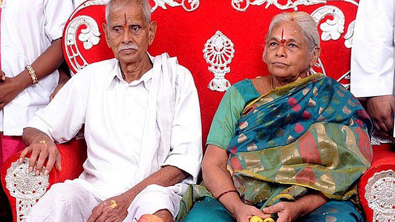 Mujer que dio a luz gemelos a los 73 años murió de un infarto (FOTO)