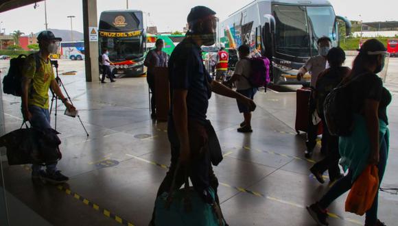 El Ministerio de Salud y el Ministerio de Transportes han establecido un protocolo que debe ser cumplido por empresas de transporte, choferes, operadores de terminales y pasajeros. (Foto: Andina)