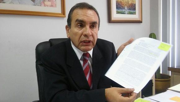 Fiscal Vega Billan refiere que lo desprestigian con tema de su doctorado