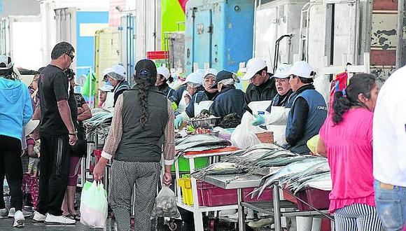 Arequipa: Continúan divididos en el terminal pesquero de Río Seco