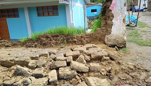 Fuertes lluvias derrumbaron cerco de ladrillos de un humilde colegio en Áncash. (Foto: COER)