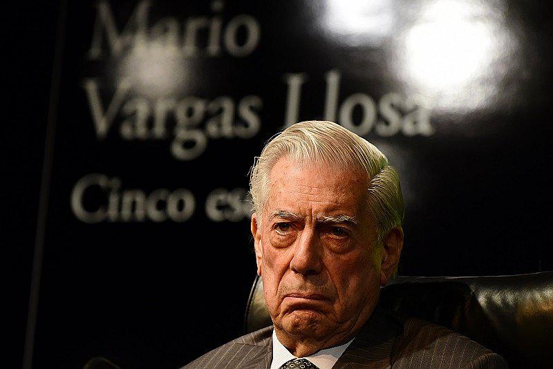 Mario Vargas Llosa: Se pregunta si el próximo año será el Premio Nobel un futbolista