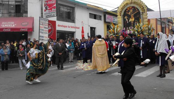 El Señor de los Milagros bendice al pueblo de Mollendo