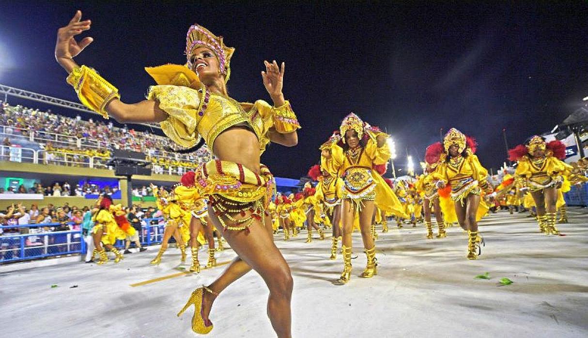 ​Detienen a prófugo disfrazado de mujer en carnaval de Brasil 