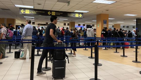 Caos en el Aeropuerto Jorge Chávez tras declaratoria de emergencia nacional por el Coronavirus. (Fotos: Twitter)