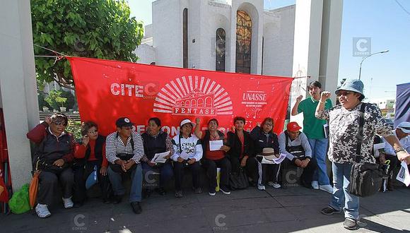 ​Trabajadores administrativos de Educación protestan en Arequipa