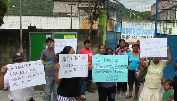 Pichanaki: padres hacen plantón exigiendo docente 