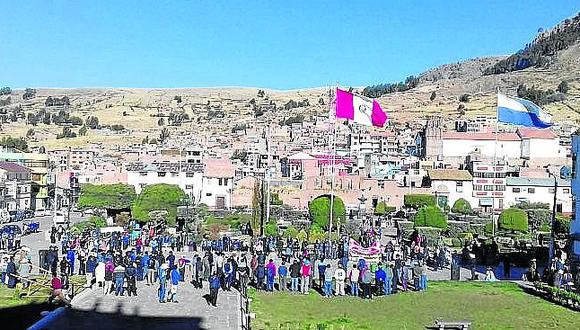 Población de Chucuito inició paro preventivo de 24 contra alcalde
