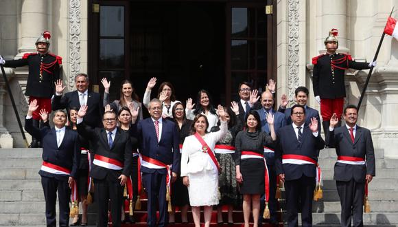La presidenta Dina Boluarte le tomó juramento a su nuevo gabinete ministerial presidido por Pedro Angulo. (GEC)