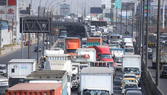 En horas de la mañana se registró congestionamiento vehicular tras ponerse en marcha extensión del plan de desvío vehicular por obras del Metropolitano. (Foto referencial: GEC)