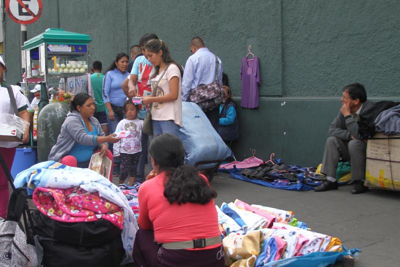 Ambulantes toman las calles de Lima
