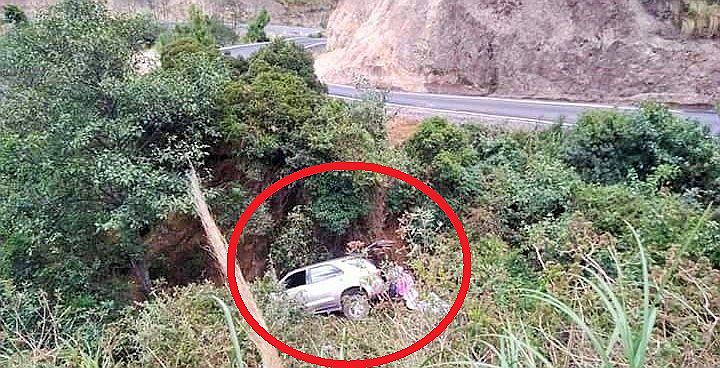 Alcalde ecuatoriano muere tras caer a una hondonada de  cinco metros en su automóvil