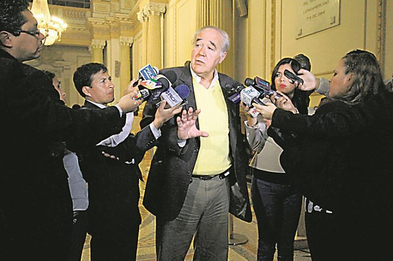 ​“Vitocho” y Alcorta devuelven tarjeta de S/.1500