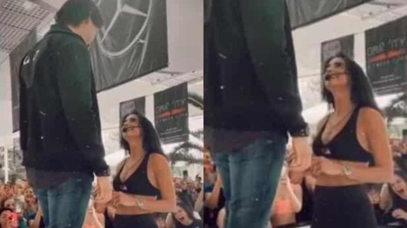 Actriz mexicana se arrodilla en pleno concierto y pide matrimonio a su novio