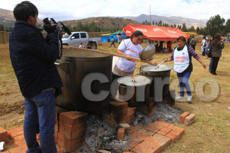 Dos mil platos de mondongo se sirvieron en Hualahoyo (FOTOS)