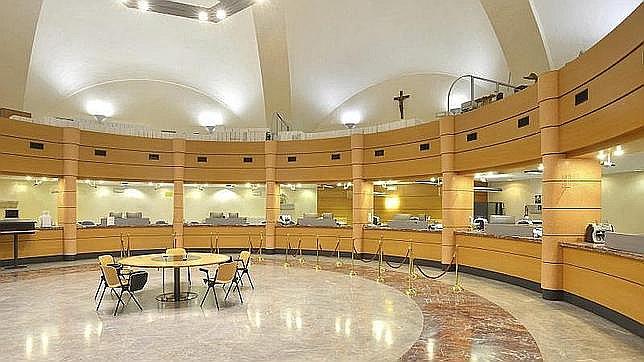 Vaticano cierra casi 5 mil cuentas bancarias "sospechosas"