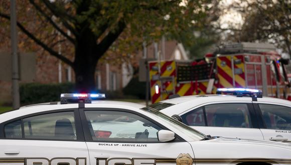 Los vehículos policiales bloquean una calle en Gaithersburg, Maryland, el 16 de noviembre de 2022. (Foto de Stefani Reynolds / AFP)