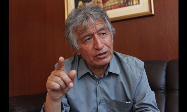 Virgilio Acuña expone ante ministros problemática de distrito chiclayano