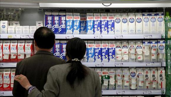 China exige a tres empresas retirar del mercado leche para bebé
