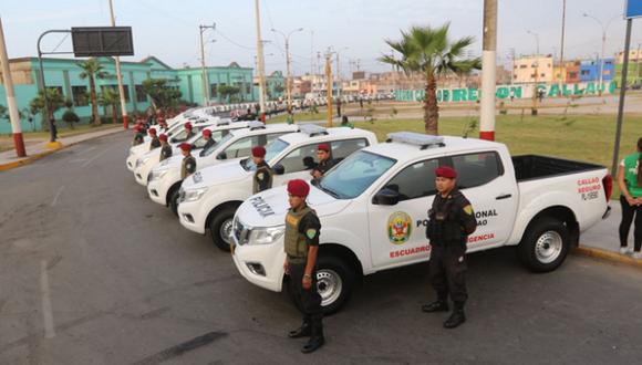 ​Callao: Gobierno Regional entrega 50 camionetas y 450 radios a PNP
