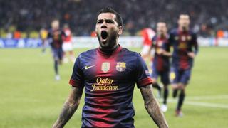 Dani Alves subió a un avión y en Brasil aseguran que puede jugar por Barcelona otra vez (FOTO)