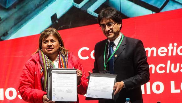 Ministra de Salud firma convenio para la construcción del Hospital A. Lorena del Cusco (FOTOS)