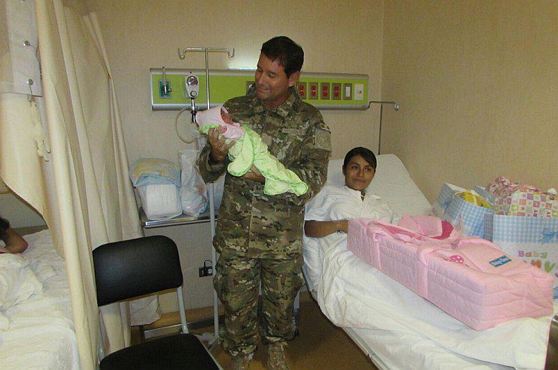 Piura: Coronel FAP será padrino de bebé que nació en helicóptero
