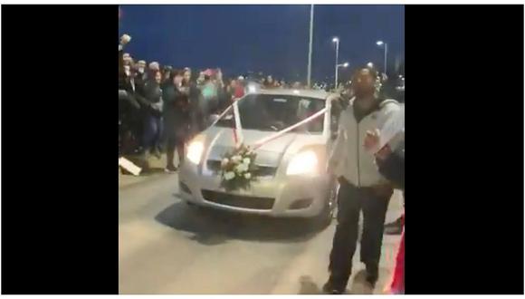 Chile: manifestantes sorprenden al abrirle paso al auto de una novia que iba a casarse (VIDEO)