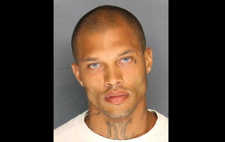 ​El preso más guapo del mundo salió de prisión y mira el trabajo que consiguió