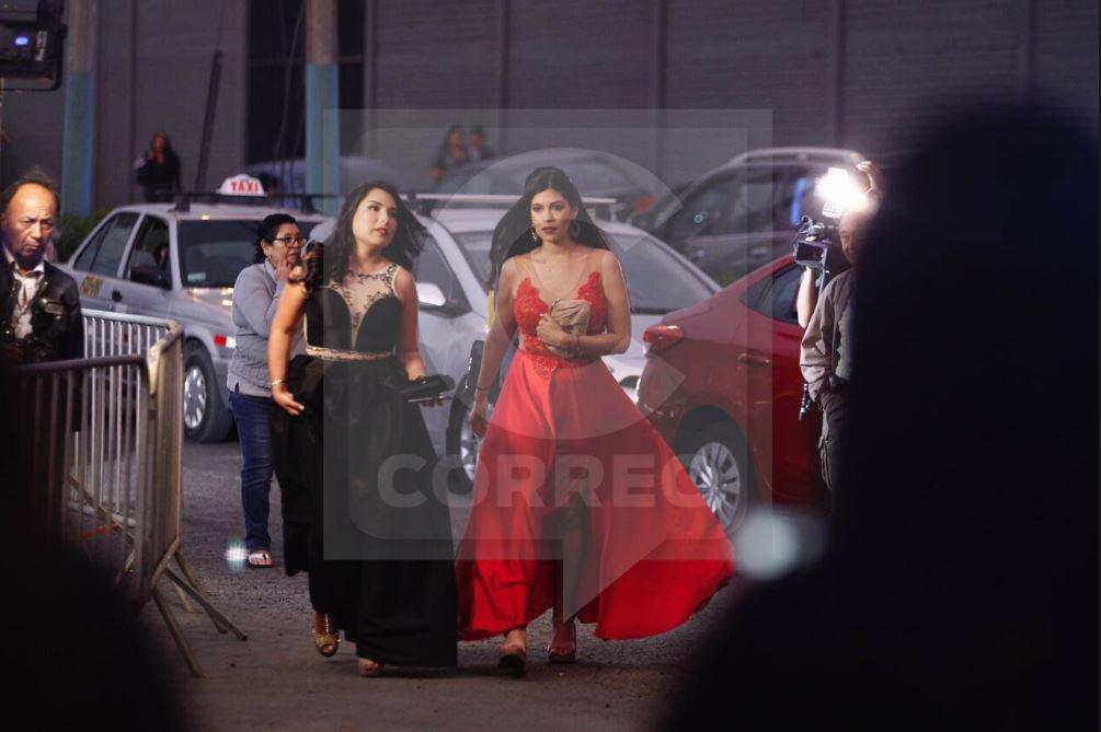 Invitados llegan a la boda