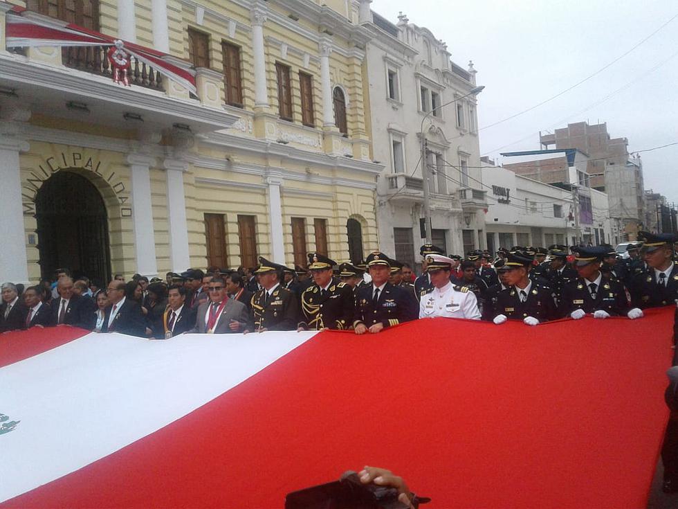 Realizan Paseo de la Bandera y Desfile Cívico Patriótico en Chiclayo