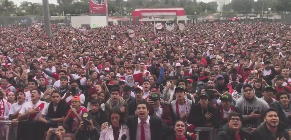 Hinchas remecieron el Nacional cantando el Himno con la Selección (VIDEO y GALERÍA) 