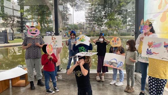 Un grupo de niños con máscaras inspiradas en "Diosario" (Foto: Difusión)