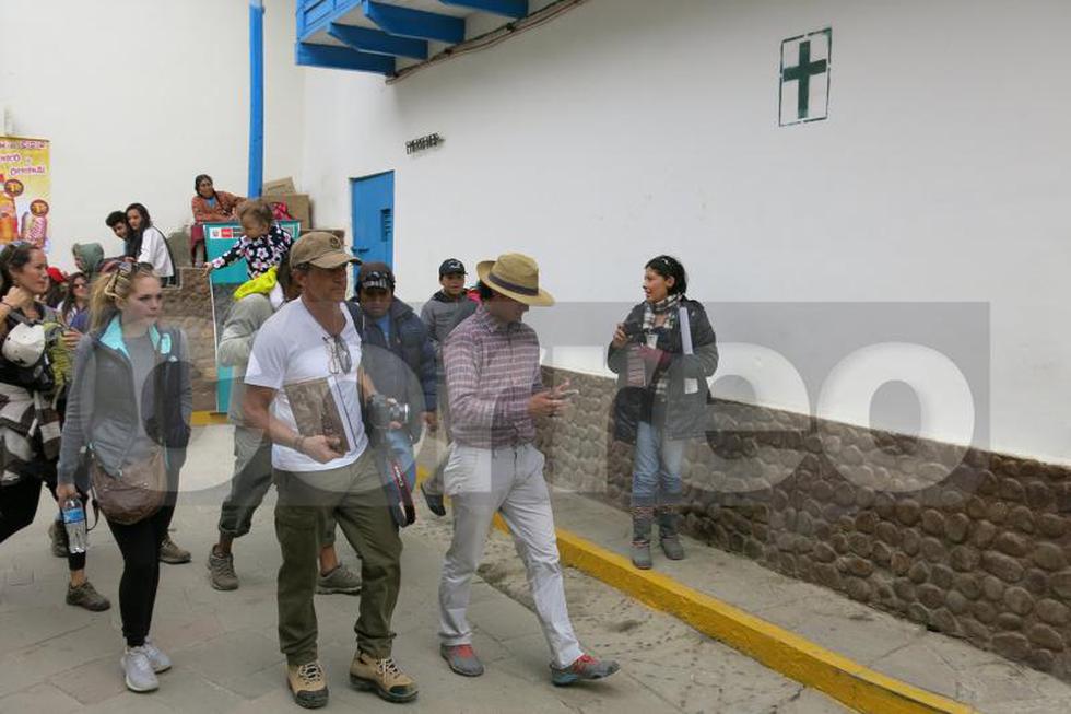 Cusco: Antonio Banderas visitó Paucartambo y se tomó fotos con la población