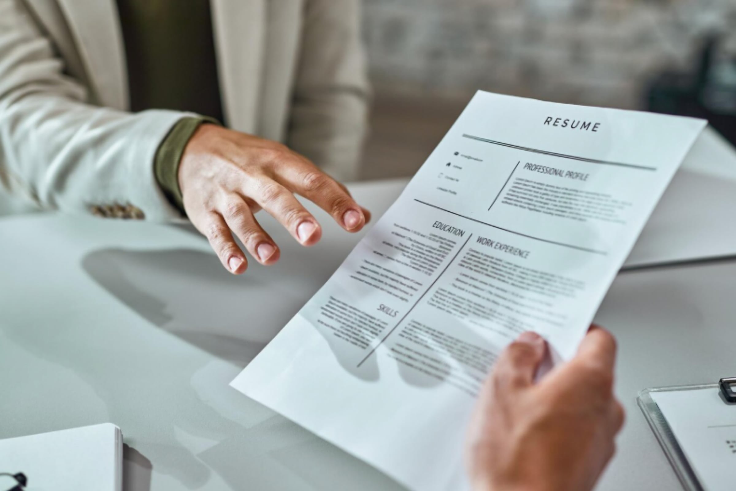 La Inteligencia Artificial puede facilitar la elaboración de currículums y optimizar procesos de búsqueda laboral. Sin embargo, especialistas advierten que un uso inadecuado puede afectar la autenticidad y credibilidad de los candidatos. (Crédito: Freepik / Imagen referencial)