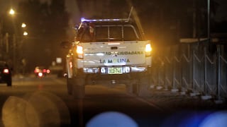 La Molina: Vehículo de Serenazgo impacta contra muro de condominio y causa daños en la pared